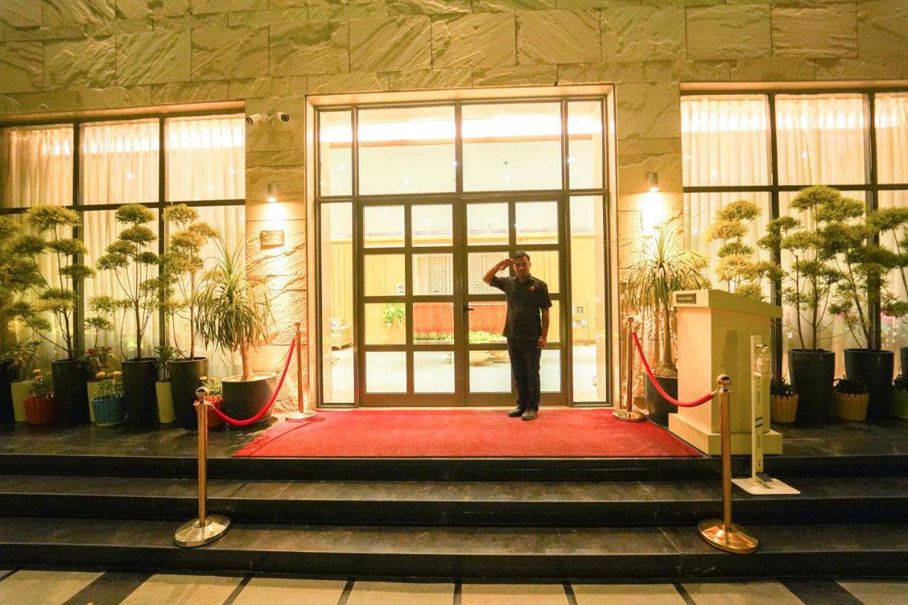 Pride Hotel Udaipur Exterior foto
